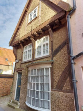 Quay Street Seaside Cottage 1460 by Historic Hotels